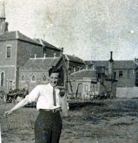 View north-eastwards from rear of School with carts and horses, 1916.<br/> (Brumley Album)